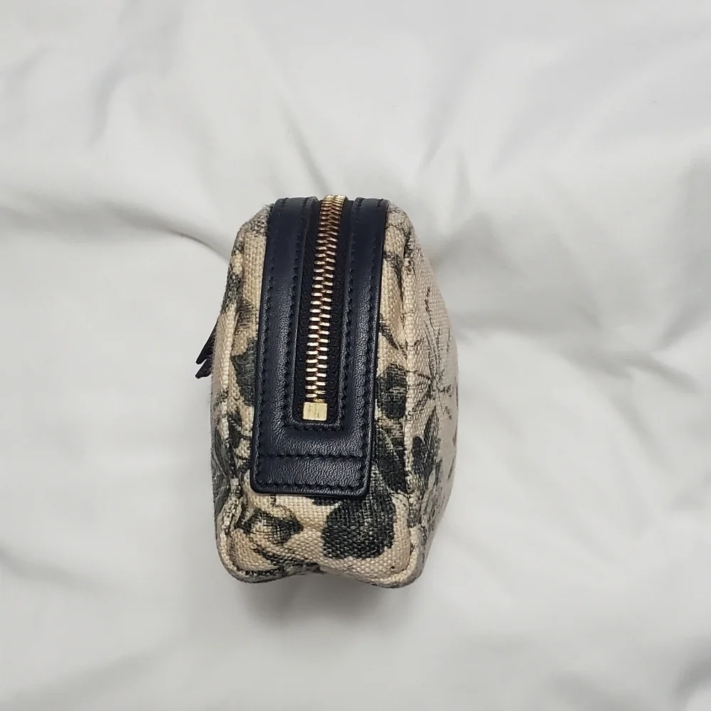 Gucci Floral Canvas Makeup Pouch - Picture 7 of 12